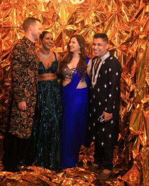 Poulomi Das Instagram - A night to remember 🪔💫🔆🎆♥️ thank you @sanayapithawalla @akshaybhosle for hosting such a lovely night😘🔆🪔