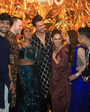 Poulomi Das Instagram - A night to remember 🪔💫🔆🎆♥️ thank you @sanayapithawalla @akshaybhosle for hosting such a lovely night😘🔆🪔