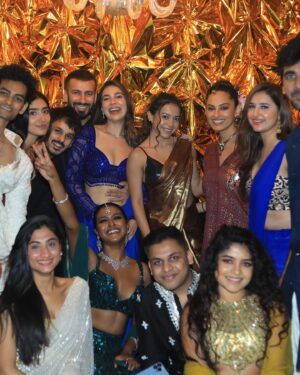 Poulomi Das Instagram - A night to remember 🪔💫🔆🎆♥️ thank you @sanayapithawalla @akshaybhosle for hosting such a lovely night😘🔆🪔