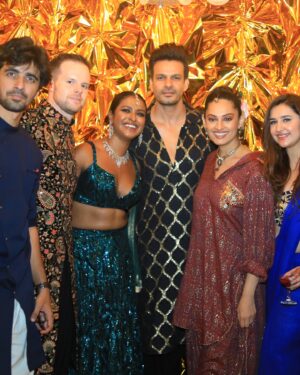Poulomi Das Instagram - A night to remember 🪔💫🔆🎆♥️ thank you @sanayapithawalla @akshaybhosle for hosting such a lovely night😘🔆🪔
