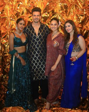 Poulomi Das Instagram - A night to remember 🪔💫🔆🎆♥️ thank you @sanayapithawalla @akshaybhosle for hosting such a lovely night😘🔆🪔