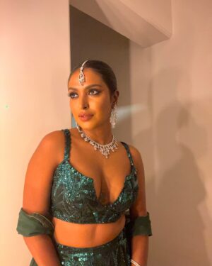 Poulomi Das Instagram - Glitz and glam all set for never ending Diwali bash 😍💫🎆🌟🪔

Styled by  @anusoru & @nidhikurda ♥️