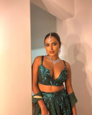 Poulomi Das Instagram - Glitz and glam all set for never ending Diwali bash 😍💫🎆🌟🪔

Styled by  @anusoru & @nidhikurda ♥️