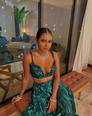 Poulomi Das Instagram - Glitz and glam all set for never ending Diwali bash 😍💫🎆🌟🪔

Styled by  @anusoru & @nidhikurda ♥️
