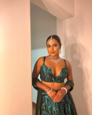 Poulomi Das Instagram - Glitz and glam all set for never ending Diwali bash 😍💫🎆🌟🪔

Styled by  @anusoru & @nidhikurda ♥️