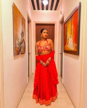 Poulomi Das Instagram - Let the Diwali vibes light up your soul 🪔 💫 🌟 🎆🔆

Dress by @anusoru & @nidhikurda 
Pictures by our most beloved photographer @kapilarya 🙈😁😘♥️