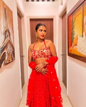 Poulomi Das Instagram - Let the Diwali vibes light up your soul 🪔 💫 🌟 🎆🔆

Dress by @anusoru & @nidhikurda 
Pictures by our most beloved photographer @kapilarya 🙈😁😘♥️