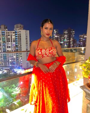 Poulomi Das Instagram - Let the Diwali vibes light up your soul 🪔 💫 🌟 🎆🔆

Dress by @anusoru & @nidhikurda 
Pictures by our most beloved photographer @kapilarya 🙈😁😘♥️