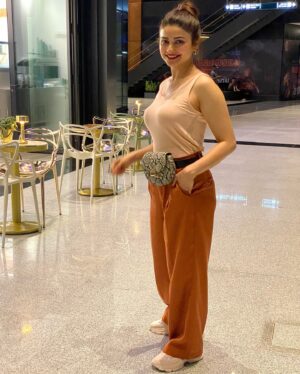 Prachi Desai Instagram - In my active on social media era 😋