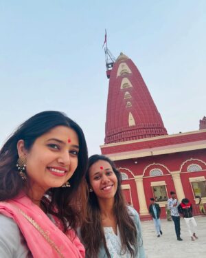 Prajakta Mali Instagram - श्री नागेश्वर ज्योतिर्लिंग- द्वारका , गुजरात. 
.
दारूकवन 
.
#ज्योतिर्लिंग #शिव #महादेव #दासी #शिवोऽहम् #prajakttamali @🔱 
.
(तळटिप - एका दिवसात गुजरातमधील ही २ ज्योतिर्लिंग होऊ शकतात. थोडी धावपळ होते. आम्ही तिथून पुढे बेट द्वारकेलाही गेलो. तिथे द्वारकाधीशाचे (कृ्ष्णमंदिर) आहे.)