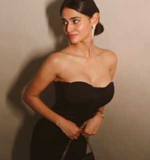 Prakriti Pavani Instagram - black by popular demand 

#saturdaynight #fit