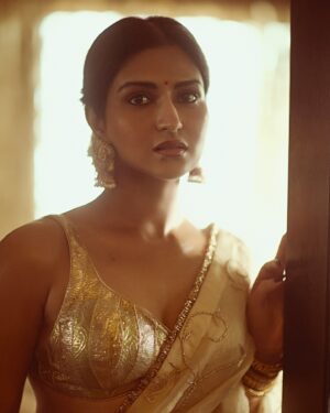 Pranutan Bahl Instagram - 🪷

saree @anjanabohra_official @dipublicrelations 
photography @gohil_jeet 
earrings @minerali_store 
make up all @simplynam.beauty (a huge fan of the blush in shade: jasmine pink)