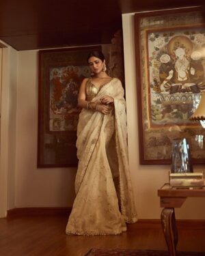 Pranutan Bahl Instagram - 🪷

saree @anjanabohra_official @dipublicrelations 
photography @gohil_jeet 
earrings @minerali_store 
make up all @simplynam.beauty (a huge fan of the blush in shade: jasmine pink)