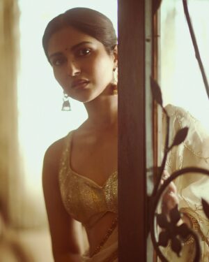 Pranutan Bahl Instagram - 🪷

saree @anjanabohra_official @dipublicrelations 
photography @gohil_jeet 
earrings @minerali_store 
make up all @simplynam.beauty (a huge fan of the blush in shade: jasmine pink)