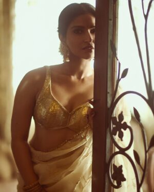 Pranutan Bahl Instagram - 🪷

saree @anjanabohra_official @dipublicrelations 
photography @gohil_jeet 
earrings @minerali_store 
make up all @simplynam.beauty (a huge fan of the blush in shade: jasmine pink)