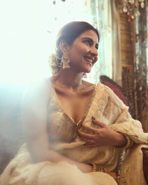 Pranutan Bahl Instagram - 🪷

saree @anjanabohra_official @dipublicrelations 
photography @gohil_jeet 
earrings @minerali_store 
make up all @simplynam.beauty (a huge fan of the blush in shade: jasmine pink)