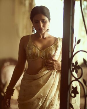 Pranutan Bahl Instagram - 🪷

saree @anjanabohra_official @dipublicrelations 
photography @gohil_jeet 
earrings @minerali_store 
make up all @simplynam.beauty (a huge fan of the blush in shade: jasmine pink)