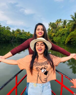 Pratheeksha G Pradeep Instagram - Oo my dear Saina..♥️!!
@drjosephine_official 

@lakenriver.resort.munroeisland 

#insta #pic #audio #friends #trip