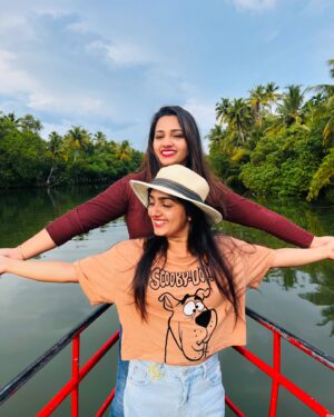 Pratheeksha G Pradeep Instagram - Oo my dear Saina..♥️!!
@drjosephine_official 

@lakenriver.resort.munroeisland 

#insta #pic #audio #friends #trip