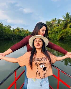 Pratheeksha G Pradeep Instagram - Oo my dear Saina..♥️!!
@drjosephine_official 

@lakenriver.resort.munroeisland 

#insta #pic #audio #friends #trip