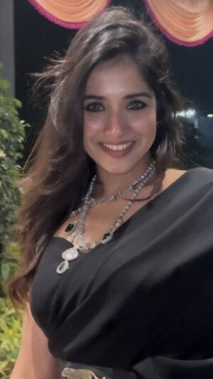 Pratiksha Honmukhe Instagram - Desi culture is hot TBH🖤✨

#reels#instagram#explore#black