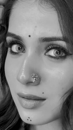 Pratiksha Honmukhe Instagram - 🖤🦢🤍

#reels#instagram#explore