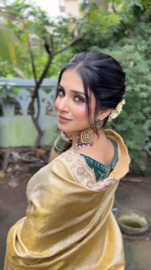 Pratiksha Honmukhe Instagram - Who else love this song?🥹✨🌿🍃💚

Mua- @priyankajohn_makeovers 
Saree - @zartaricouture 
Hairstylist - @glamup_by_kalpita

#reels#instagram#explore#sunday#ganeshutsav