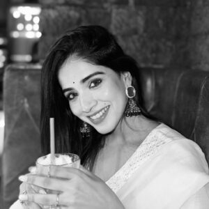 Pratiksha Honmukhe Instagram - 🦢🕊️🪷🤍

#instagram#instagood
