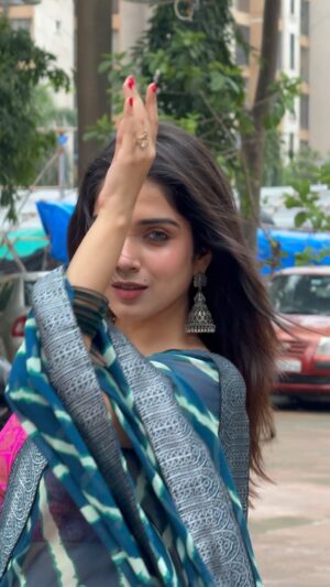 Pratiksha Honmukhe Instagram - This song is lovee!!!comment your fav 90s song💚✨

🎥 @harshali.__13 

#reels#instagram#explore