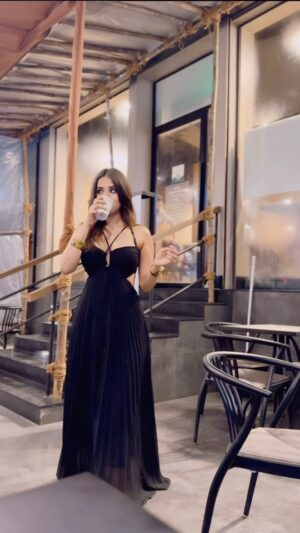 Pratiksha Honmukhe Instagram - Coffee date?☕️

👗 @ishnam8 

#reels#instagram#explore#sunday