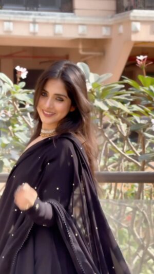 Pratiksha Honmukhe Instagram - Bhaag rahe ho jiske piche agar
 milgaya toh kya karogey?!

👗 @bhaviniparis 

#reels#instagram#explore#trending#sunday