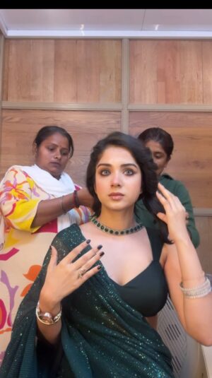 Pratiksha Honmukhe Instagram - Walking green flag 😌🦚🍃

#reels#instagram#explore#trending