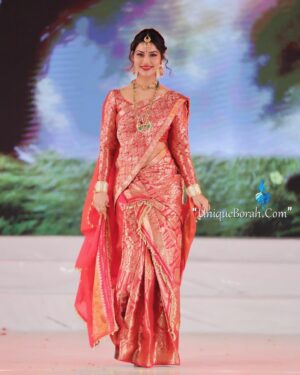 Preety Kongana Instagram - Paatmadoi Season 5 ♥️🙏♥️

Beautiful memories with beautiful people ♥️

Make up & hair by @mkup_artist_susmita ♥️

Wearing @pureassameseattire ♥️
Jewellery by @prajapati_assamese_jewellery ♥️

Styled by @ajanakashofficial ♥️

Captured by @unique_borah_photography 🤗
