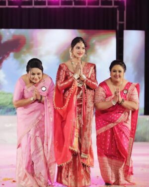 Preety Kongana Instagram - Paatmadoi Season 5 ♥️🙏♥️

Beautiful memories with beautiful people ♥️

Make up & hair by @mkup_artist_susmita ♥️

Wearing @pureassameseattire ♥️
Jewellery by @prajapati_assamese_jewellery ♥️

Styled by @ajanakashofficial ♥️

Captured by @unique_borah_photography 🤗