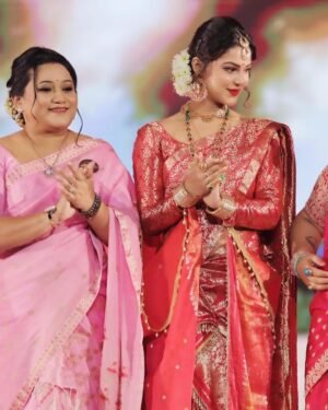 Preety Kongana Instagram - Paatmadoi Season 5 ♥️🙏♥️

Beautiful memories with beautiful people ♥️

Make up & hair by @mkup_artist_susmita ♥️

Wearing @pureassameseattire ♥️
Jewellery by @prajapati_assamese_jewellery ♥️

Styled by @ajanakashofficial ♥️

Captured by @unique_borah_photography 🤗