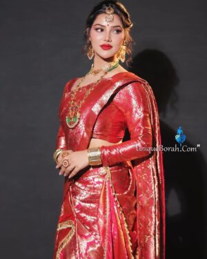 Preety Kongana Instagram - Paatmadoi Season 5 ♥️🙏♥️

Beautiful memories with beautiful people ♥️

Make up & hair by @mkup_artist_susmita ♥️

Wearing @pureassameseattire ♥️
Jewellery by @prajapati_assamese_jewellery ♥️

Styled by @ajanakashofficial ♥️

Captured by @unique_borah_photography 🤗