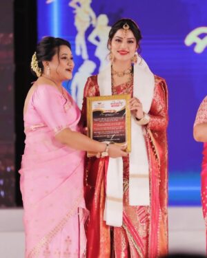 Preety Kongana Instagram - Paatmadoi Season 5 ♥️🙏♥️

Beautiful memories with beautiful people ♥️

Make up & hair by @mkup_artist_susmita ♥️

Wearing @pureassameseattire ♥️
Jewellery by @prajapati_assamese_jewellery ♥️

Styled by @ajanakashofficial ♥️

Captured by @unique_borah_photography 🤗