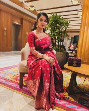 Preety Kongana Instagram - Kolkata was an wonderful experience recently ❤️🙏

Wearing @bidyut_rakesh ❤️
Makeup and hair @mkup_artist_susmita ♥️

& my special thanks to you @pranabmakeover ❤️