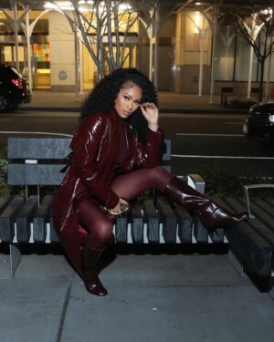 Pretty Vee Instagram - Im HER…. I don’t need nobody to vouch for me! 😍😌

Mua: @princess_rese 

Hair: @thehairguruuu 

Hairstylist: @avisual_o 

📸: @freshmadeit