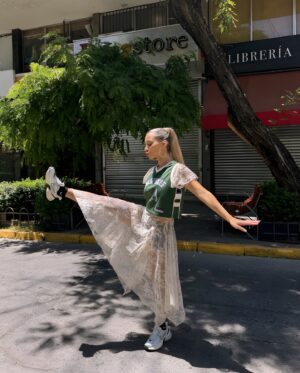 Princesa Alba Instagram - ♡les presento a mi
Yo gimnasta 🤸🏼‍♀️ ~Yo en rodaje 🎥
Yo influencer 💅🏽 ~Yo runner 🫡
Y siempre vestida de @nike ⋆˚✿˖°