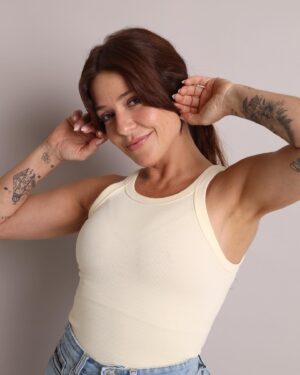 Priscila Sol Instagram - QUE BELEZA! Meus 44 e poucos anos sem correções de imagem por @cristianmazzetti ;)