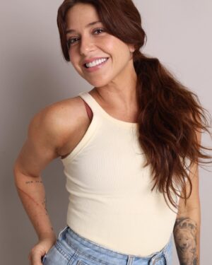 Priscila Sol Instagram - QUE BELEZA! Meus 44 e poucos anos sem correções de imagem por @cristianmazzetti ;)