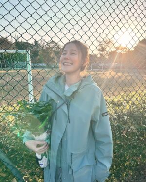 Priscilla Wong Instagram - 冬至快樂🌈
終於吃了碗開心車仔麵，再食個混帳腸粉。
買了一棵名為幸運樹的植物，
再回家打OverCook😂
可能為今晚冬至太用心煮飯，
留了一點鼻血~

祝大家冬至快樂❤️