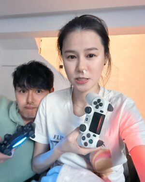 Priscilla Wong Instagram - 冬至快樂🌈
終於吃了碗開心車仔麵，再食個混帳腸粉。
買了一棵名為幸運樹的植物，
再回家打OverCook😂
可能為今晚冬至太用心煮飯，
留了一點鼻血~

祝大家冬至快樂❤️