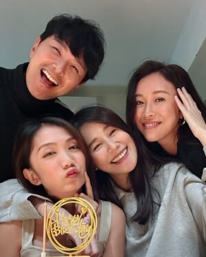 Priscilla Wong Instagram - 終於來探我們了❤️
每年年尾都是我飛過去馬來西亞找她，
終於今次是她飛來找我，們，仨😎❤️