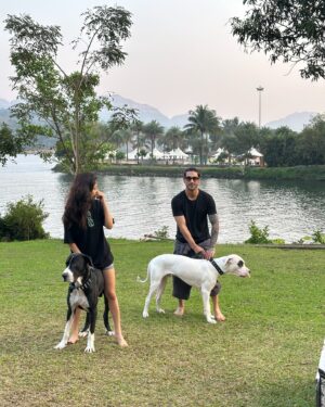 Priya Banerjee Instagram - 31 . 12 . 2024 🐾👣🐾👣