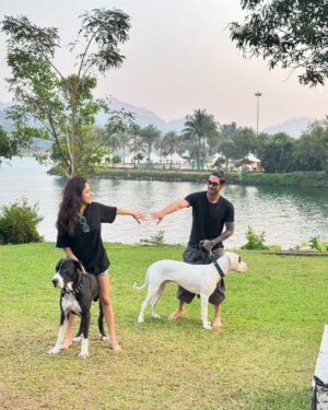 Priya Banerjee Instagram - 31 . 12 . 2024 🐾👣🐾👣