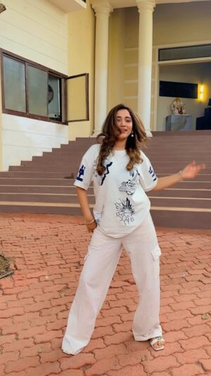 Priya Mishra Instagram - Let’s do some Nain matakka with tara 😍