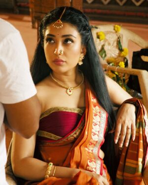 Priyamvada Kant Instagram - Bts Sharda, Tenalirama 🍁
Kaise lag rahe hain episodes? ☺️

Pc: @sahilll.a 

Tenalirama Sharda sonysab sabtv sonyliv