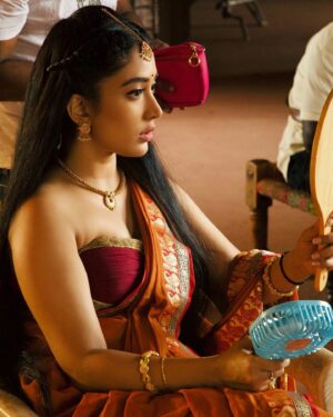Priyamvada Kant Instagram - Bts Sharda, Tenalirama 🍁
Kaise lag rahe hain episodes? ☺️

Pc: @sahilll.a 

Tenalirama Sharda sonysab sabtv sonyliv